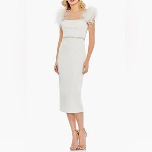 Mac Duggal feather cap sleeve embellished sheath cocktail dress
Size 6